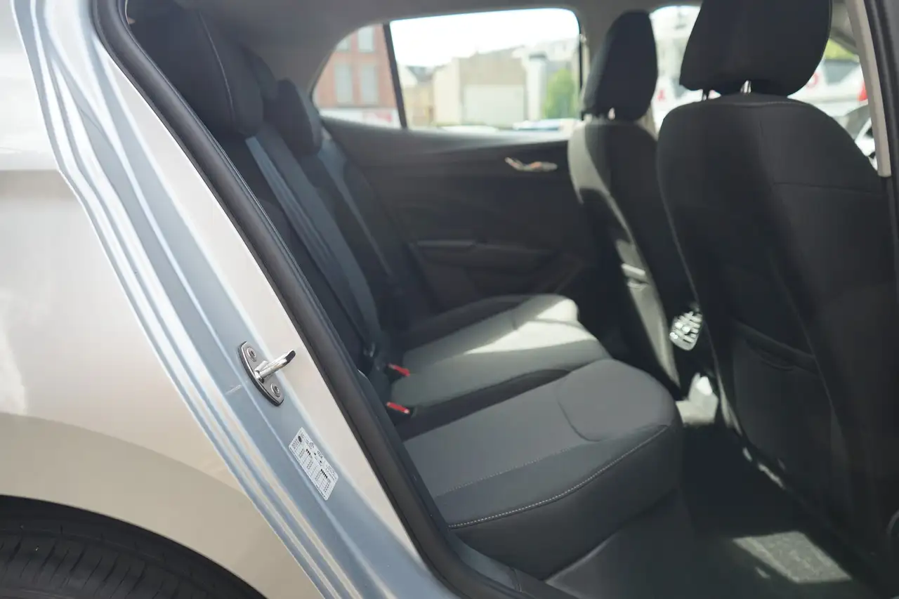 Skoda Fabia 1.0 TSI DSG LED Klima SmartLink Kamera DAB — معرض صور السيارة 28