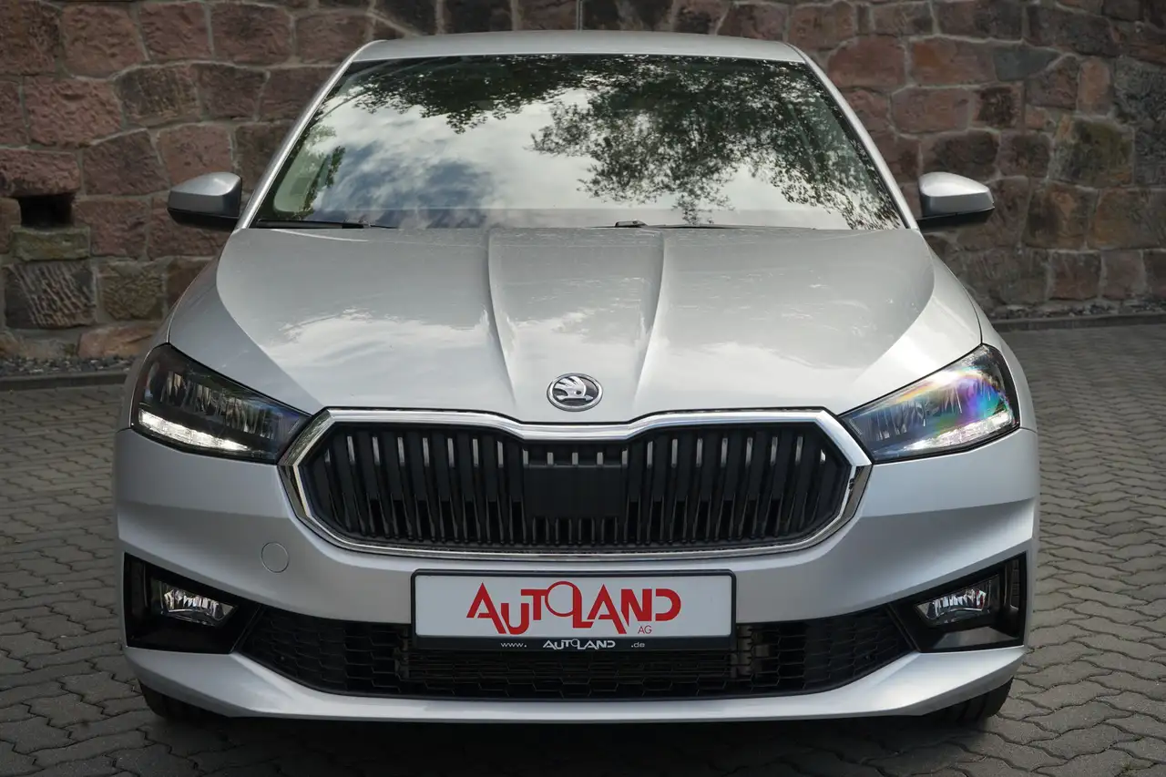 Skoda Fabia 1.0 TSI DSG LED Klima SmartLink Kamera DAB — معرض صور السيارة 9