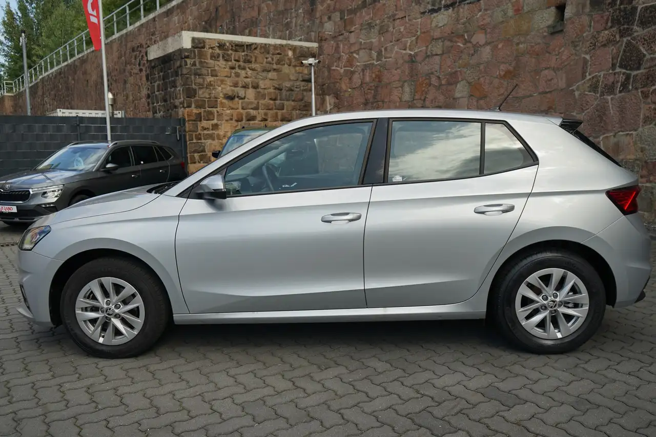 Skoda Fabia 1.0 TSI DSG LED Klima SmartLink Kamera DAB — معرض صور السيارة 3