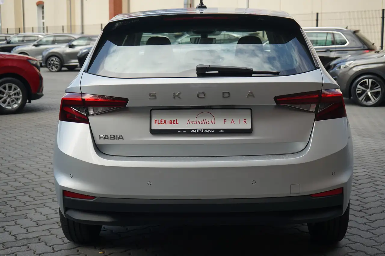 Skoda Fabia 1.0 TSI DSG LED Klima SmartLink Kamera DAB — معرض صور السيارة 5