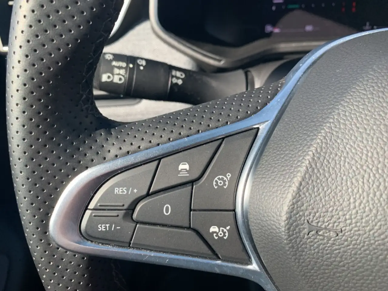 Renault Clio TECHNO TCe 90 LED+SHZ+PDC+360Â Techno LED+SHZ+PDC — معرض صور السيارة 22