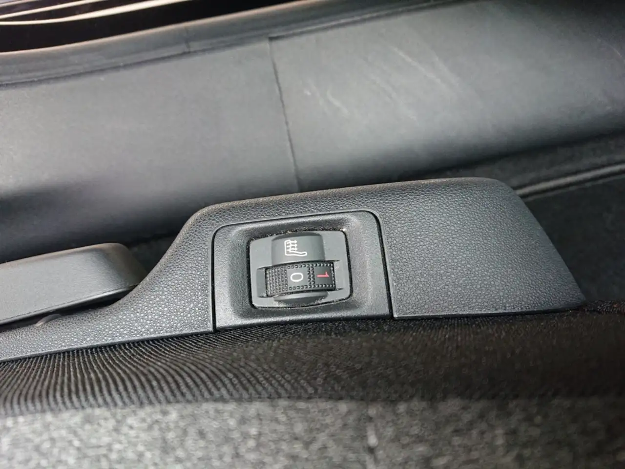 Citroen C3 PureTech 83 Max SHZ Kamera Navi CarPlay Android Au — Vehicle gallery 15