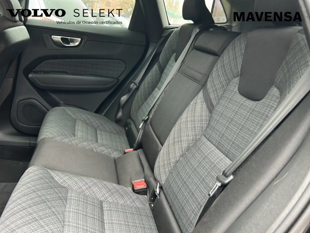 Volvo XC60 B4 Core FWD Aut. — معرض صور السيارة 20
