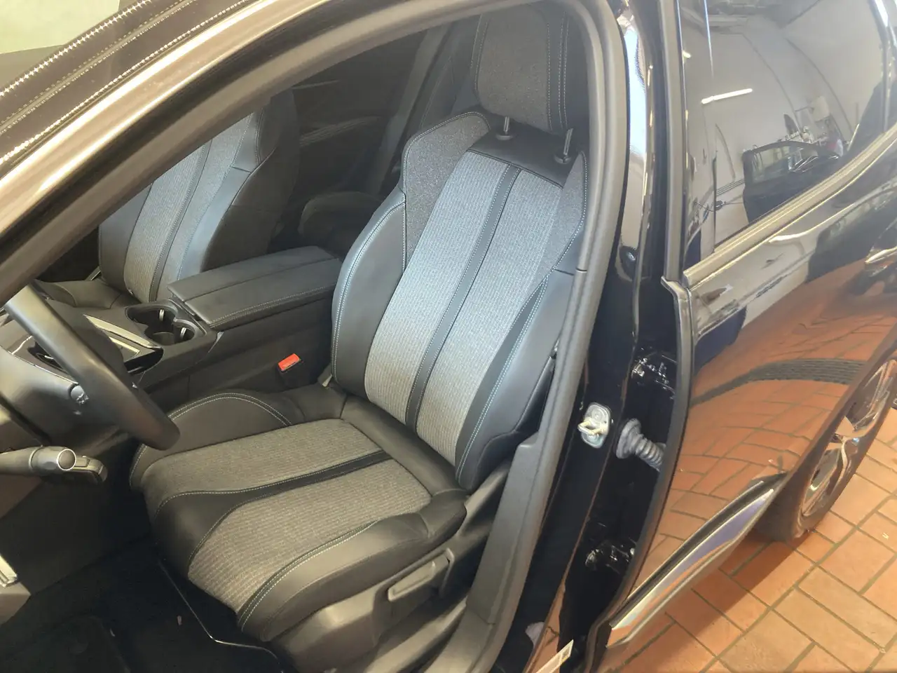 Peugeot 3008 1.2 PureTech Allure Pack ACC+Navi+SHZ+Kamera — Galería del vehículo 8