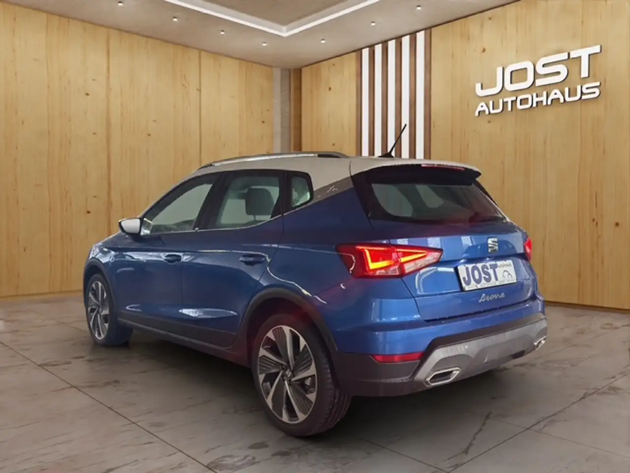 SEAT Arona FR 1.0 TSI Navi LED ParkAssist Kamera ACC LM18 — معرض صور السيارة 4