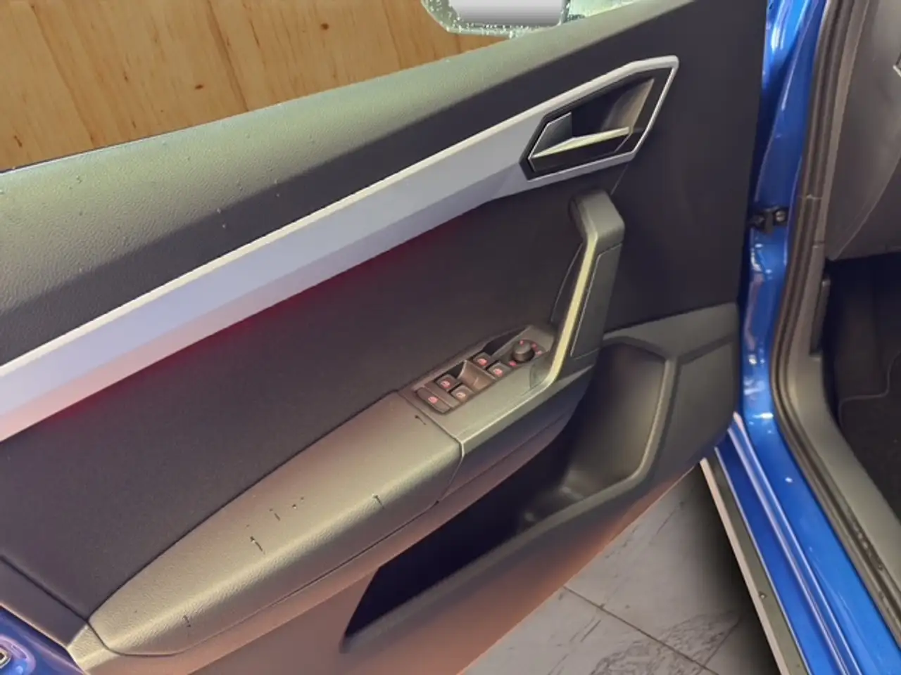 SEAT Arona FR 1.0 TSI Navi LED ParkAssist Kamera ACC LM18 — معرض صور السيارة 12