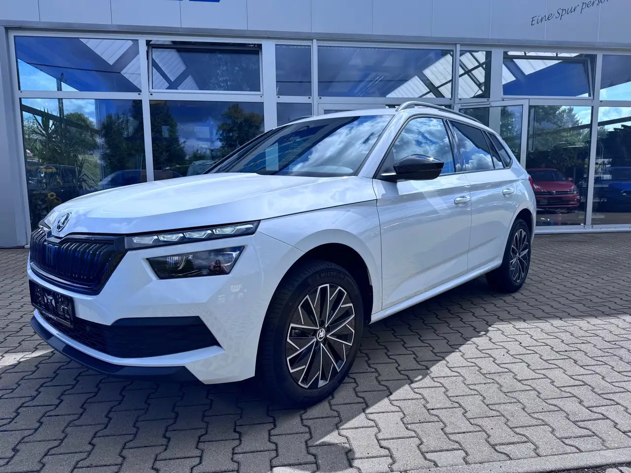 Skoda Kamiq Kamiq 1.0 TSI MC STYLE Bi-LED Sportsitze 17" Black Line — Vehicle gallery 3