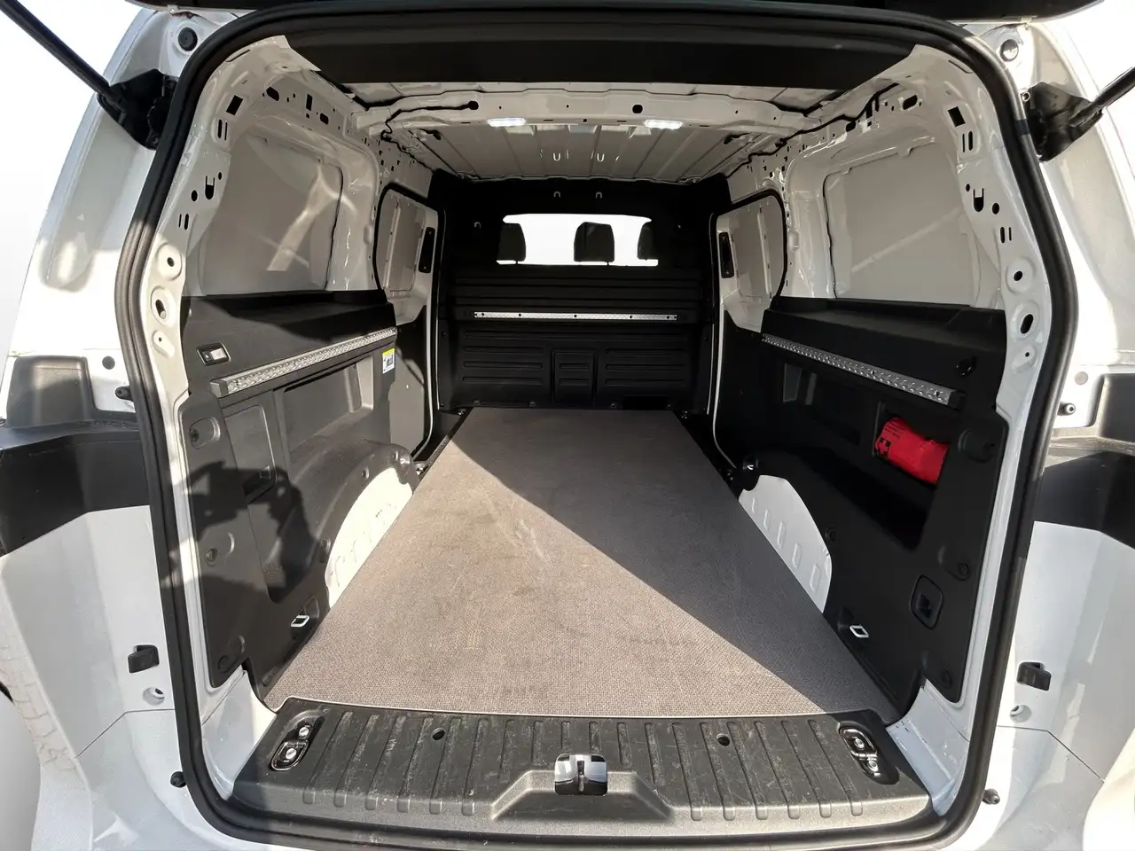 Volkswagen ID. Buzz Cargo 150 kW LED ACC AHK NAVI PDC — Galería del vehículo 17