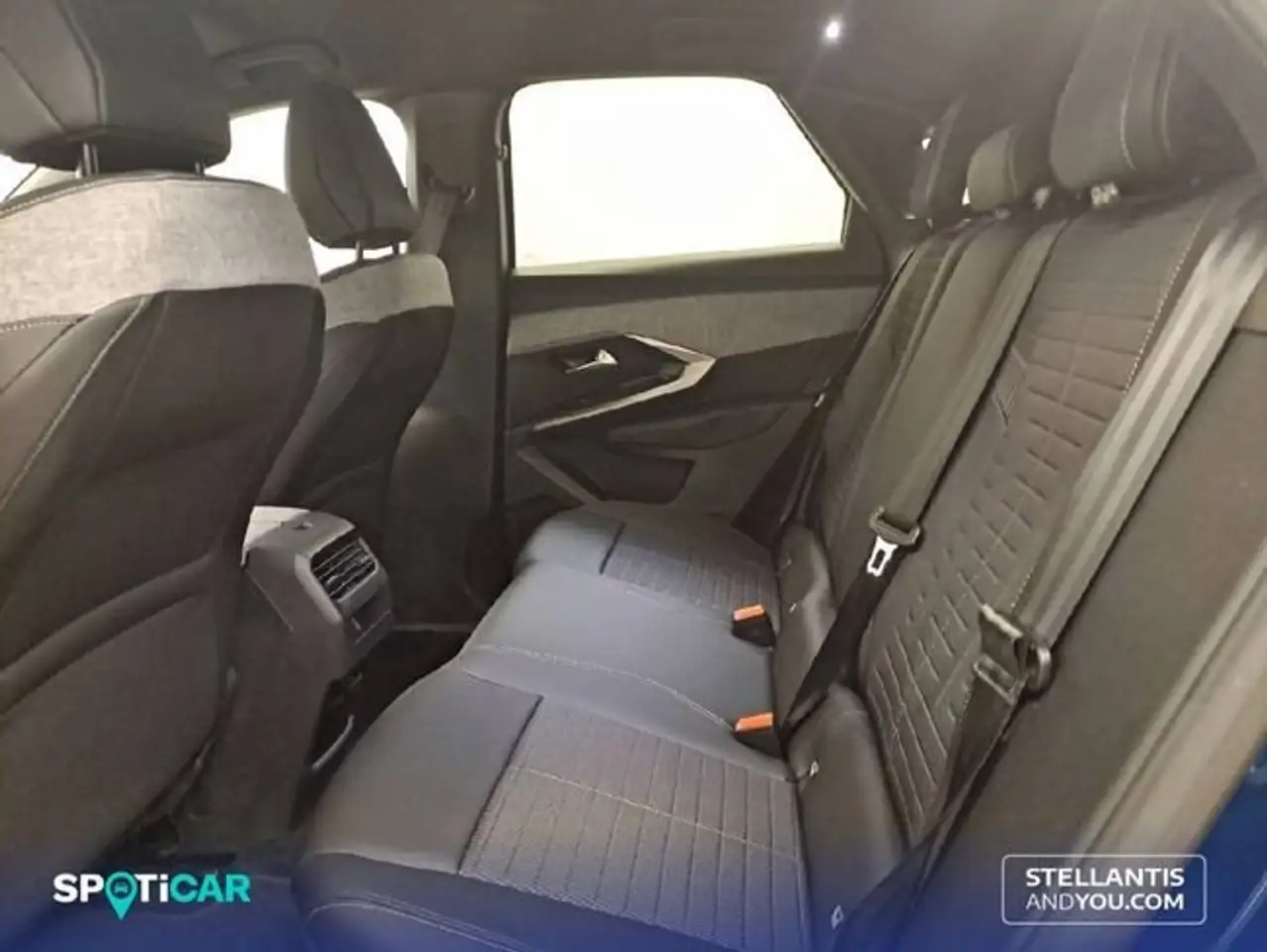 Peugeot 3008 Eléctrico 157kW Allure — معرض صور السيارة 10
