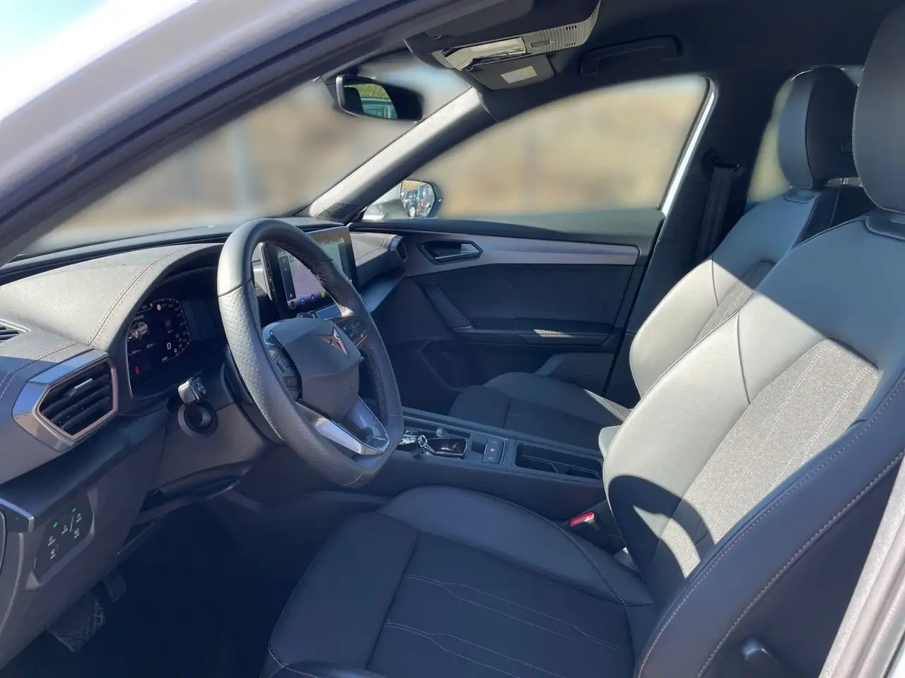 CUPRA Formentor 2.0 TSI DSG 4Drive+NAVI+REAR VIEW+ACC — Galería del vehículo 9