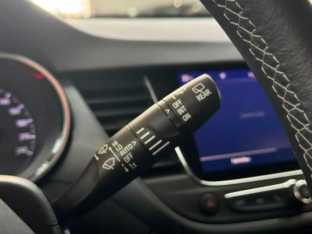 Opel Crossland 1.2 LED+Navi+2xKlima+Fernlichtass.+PDC — Galería del vehículo 27