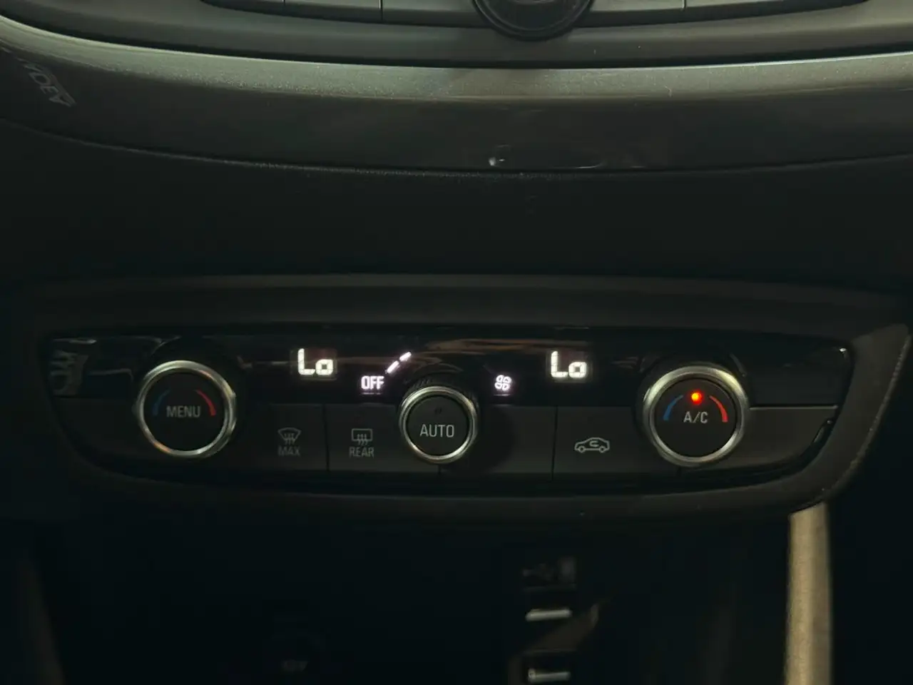 Opel Crossland 1.2 LED+Navi+2xKlima+Fernlichtass.+PDC — Galería del vehículo 21
