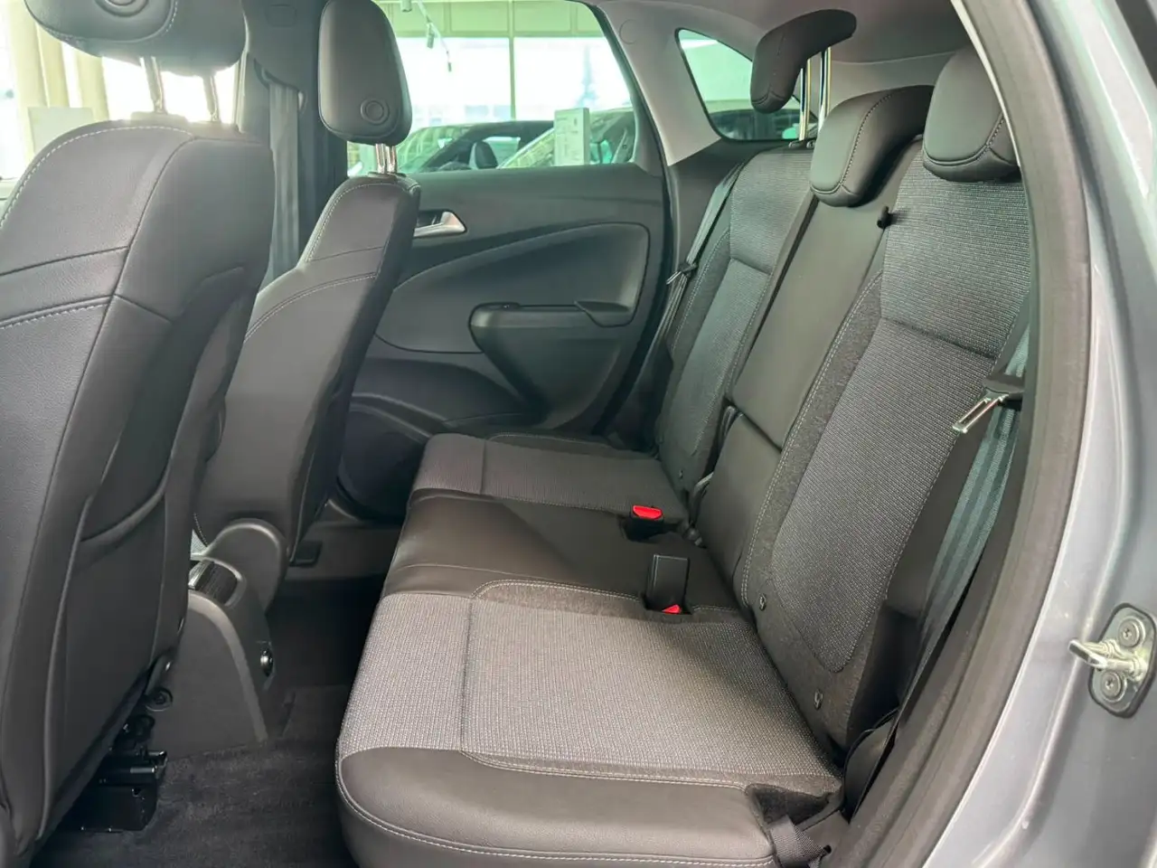 Opel Crossland 1.2 LED+Navi+2xKlima+Fernlichtass.+PDC — Galería del vehículo 14
