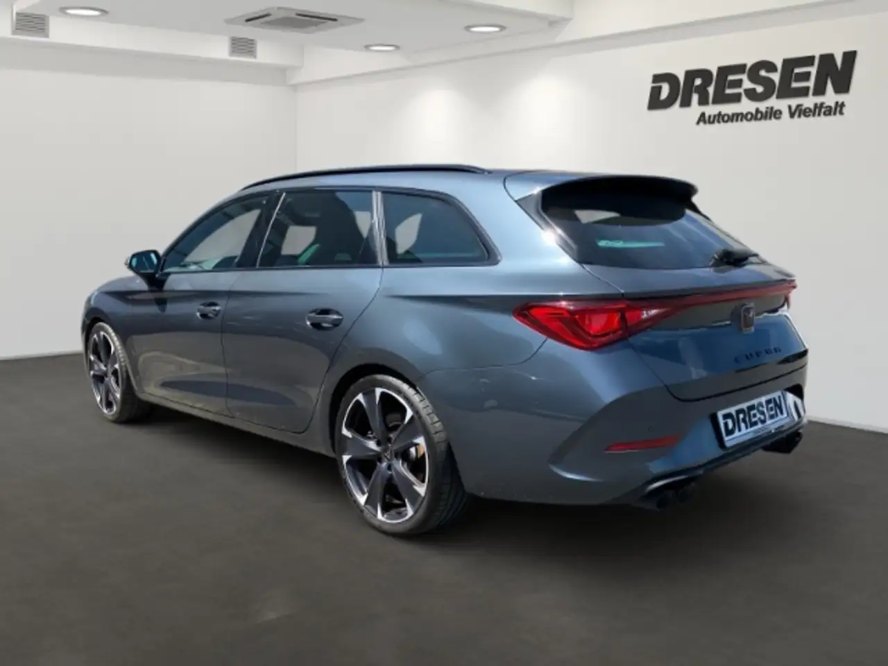 CUPRA Leon Sportstourer VZ 2.0 TSI DSG /Keyless/CarPlay/PDC v — معرض صور السيارة 4