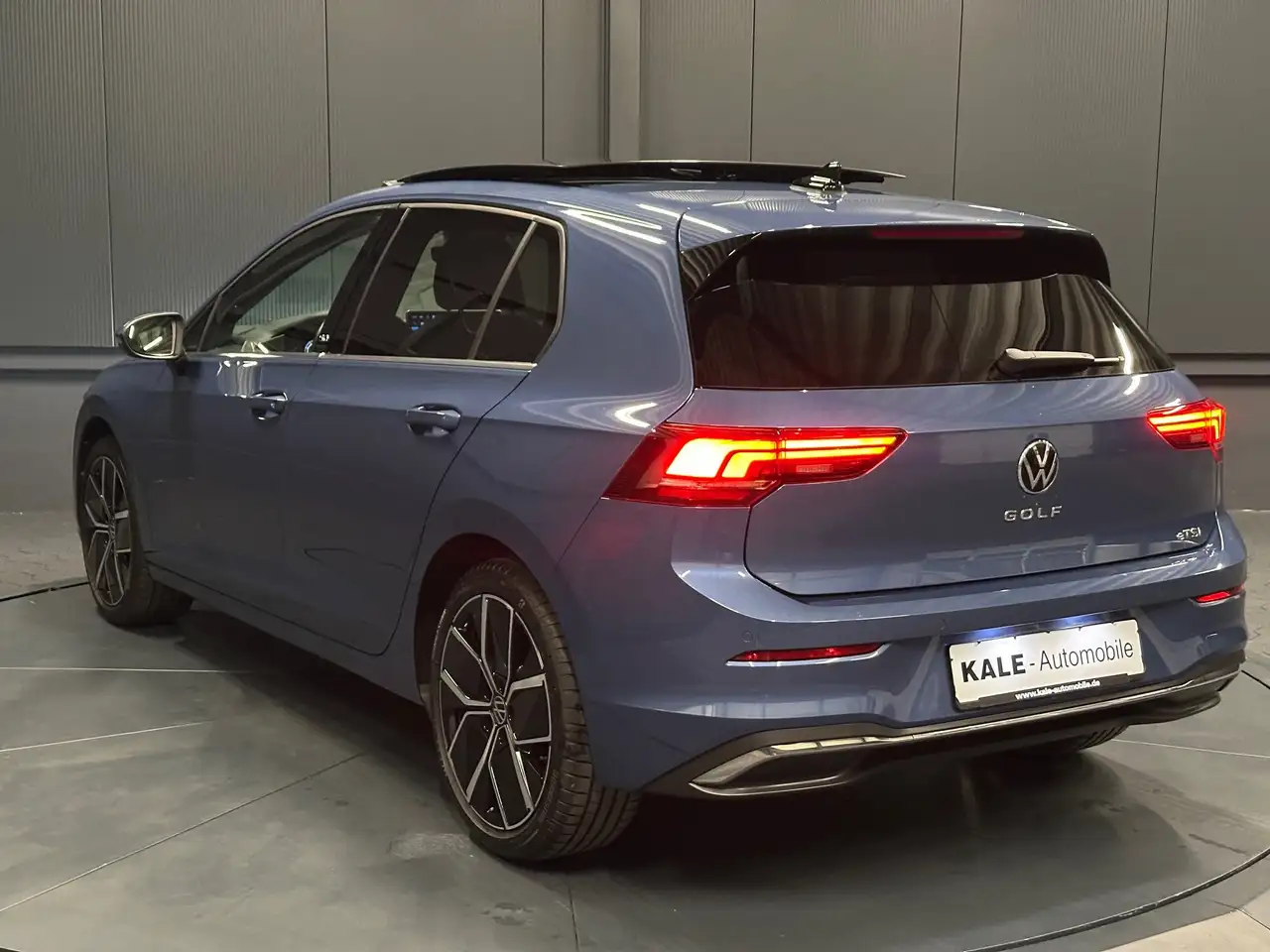 Volkswagen Golf 1.5 eTSI Edition 50 *neues Modell*PANORAMA*AHK*HuD — Vehicle gallery 4