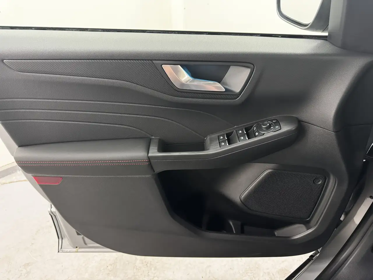 Ford Kuga 1.5 EcoBoost ST-Line "Allwetterreifen" — Galerie du véhicule 38