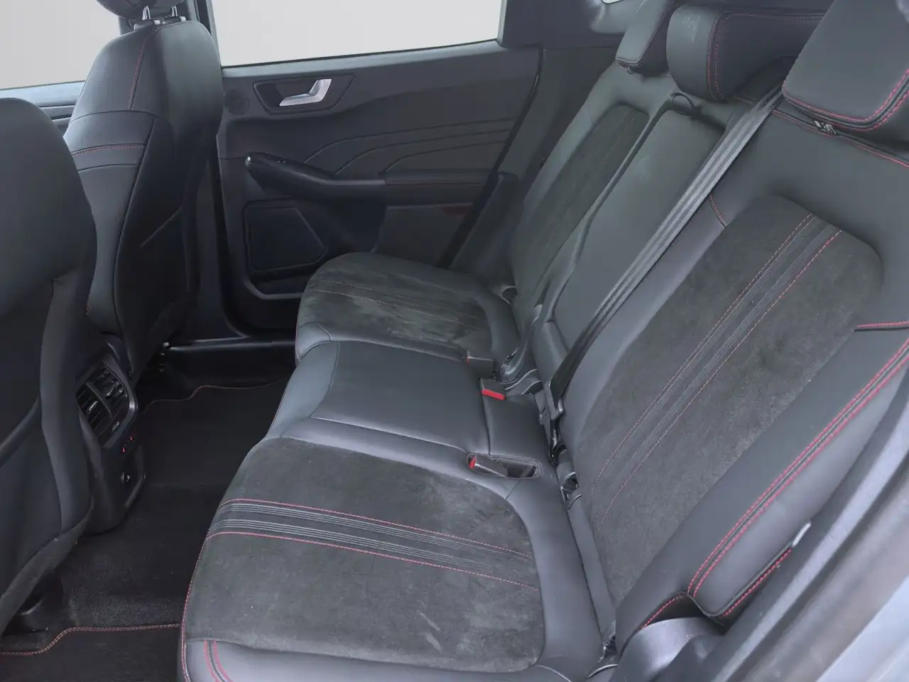 Ford Kuga 1.5 EcoBoost ST-LINE X NAVI KAMERA SITZHZG — معرض صور السيارة 16