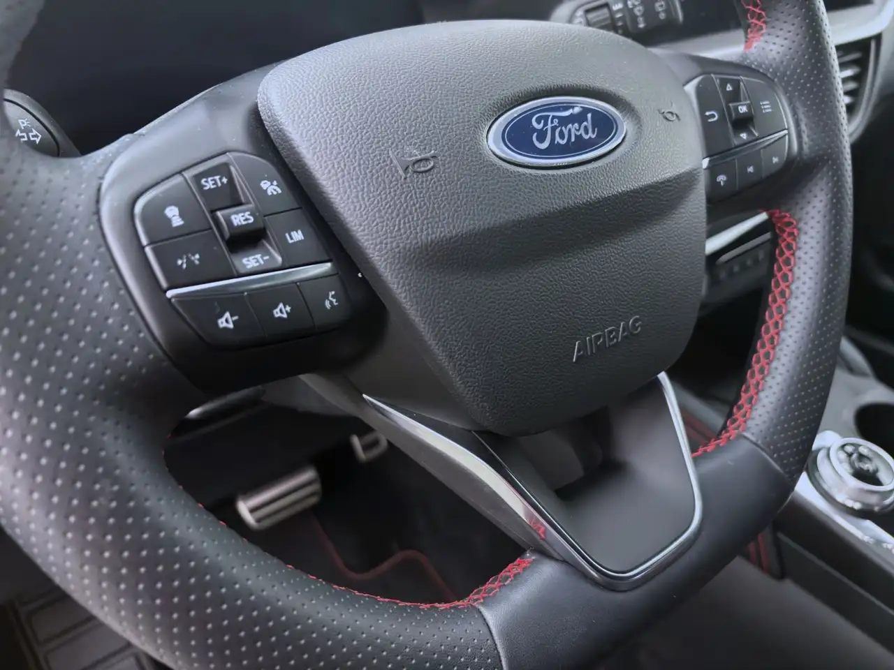 Ford Kuga 1.5 EcoBoost ST-LINE X NAVI KAMERA SITZHZG — معرض صور السيارة 18