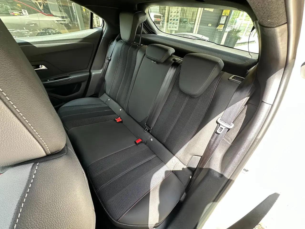 Opel Mokka-E Elektro*GS Line*Kamera*Keyless*SHZ* — معرض صور السيارة 10