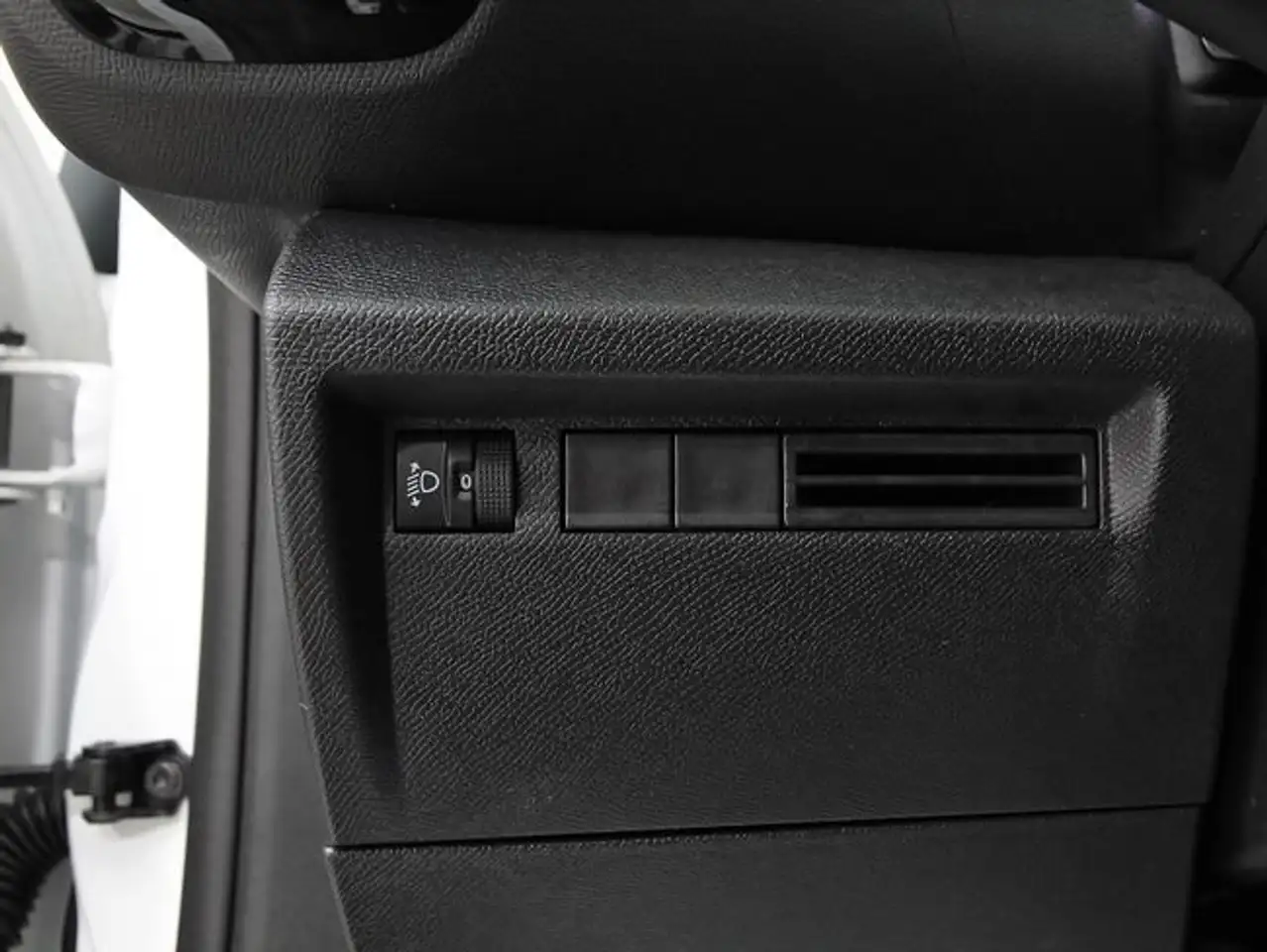 Citroen C4 1.2 PureTech Plus S&S 130 — Galerie du véhicule 14