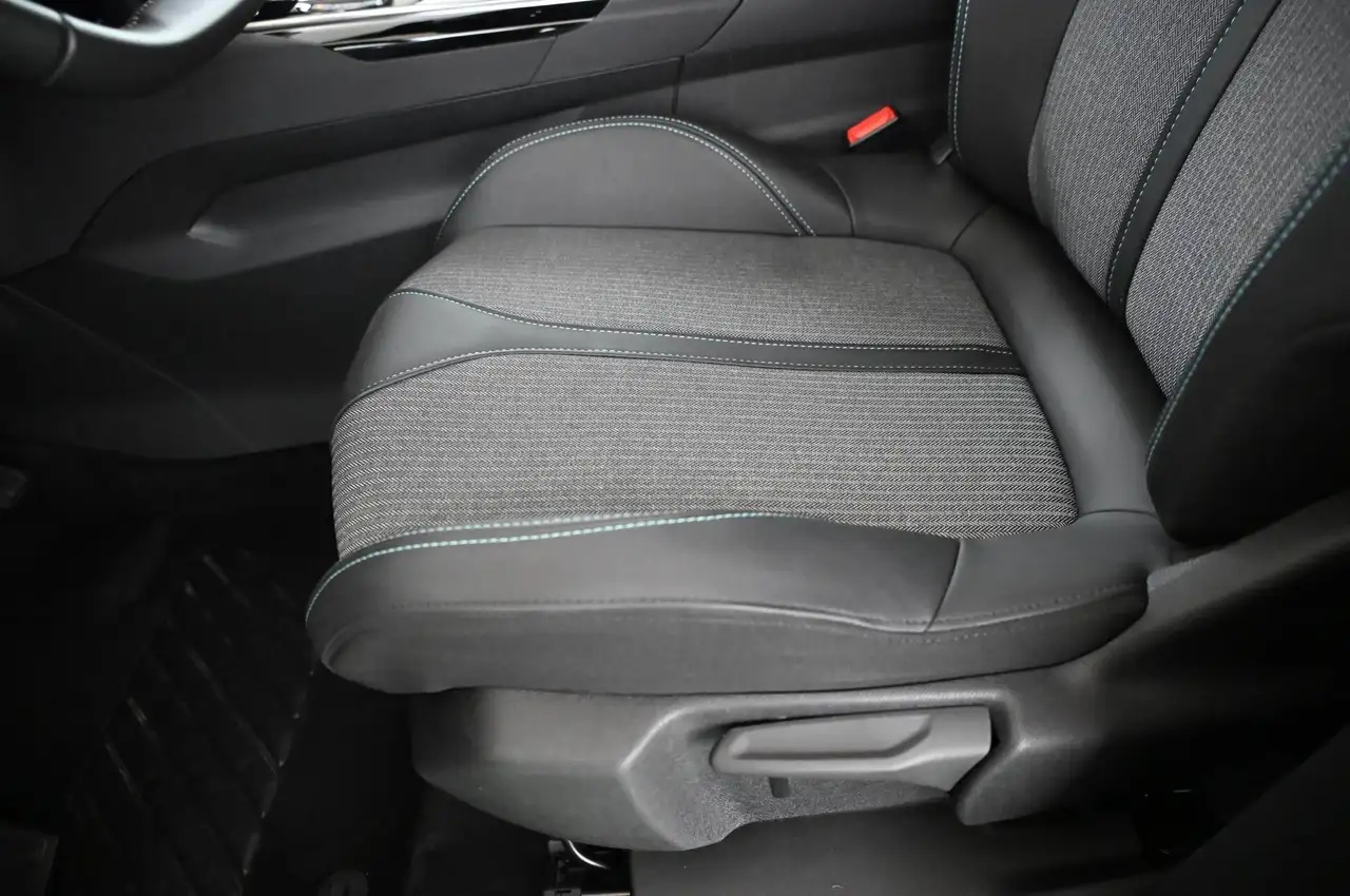 Peugeot 3008 1.6 180 PHEV e-EAT8 Allure-Pack LED/ACC/18 — Galerie du véhicule 30