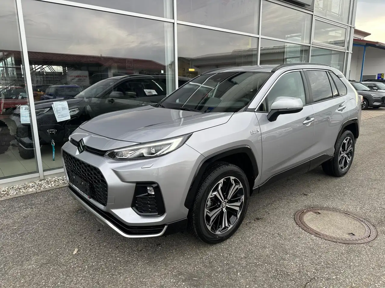Suzuki Across 2.5 Plug-In Hybrid Comfort+ E-Four 225 kW inkl.... — Vehicle gallery 2