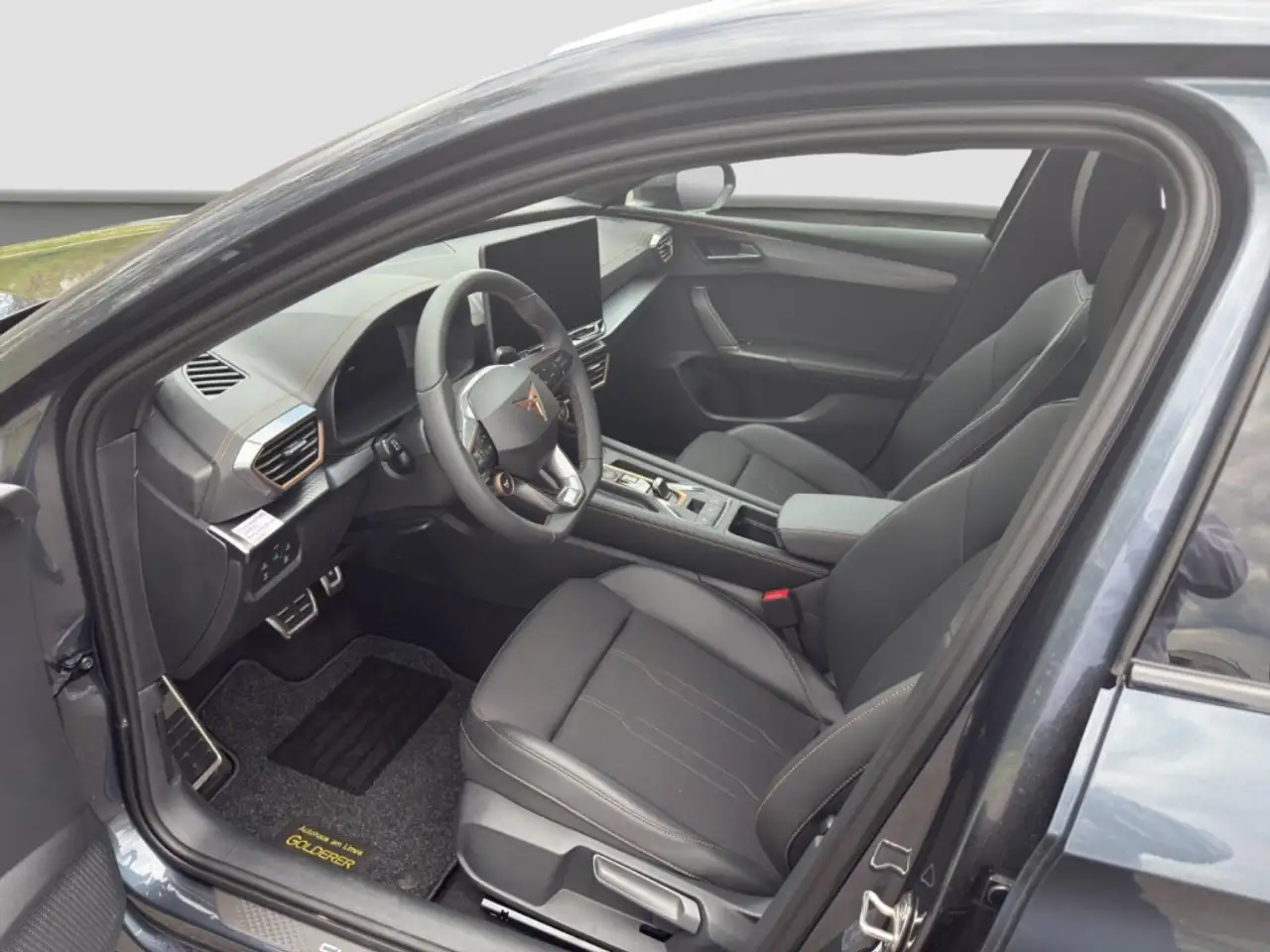 CUPRA Leon 1.5 eTSI 110kW DSG SHZ AHK MatrixLED Kamera AD Nav — Vehicle gallery 9