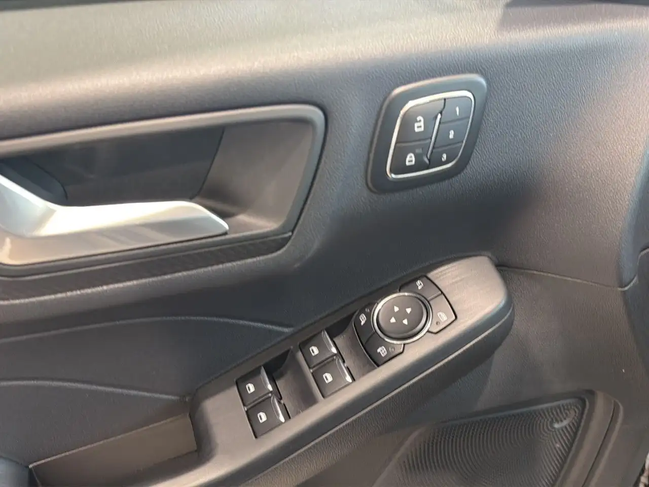 Ford Kuga ST-Line X Sportpaket Bluetooth Navi LED Klima — معرض صور السيارة 8