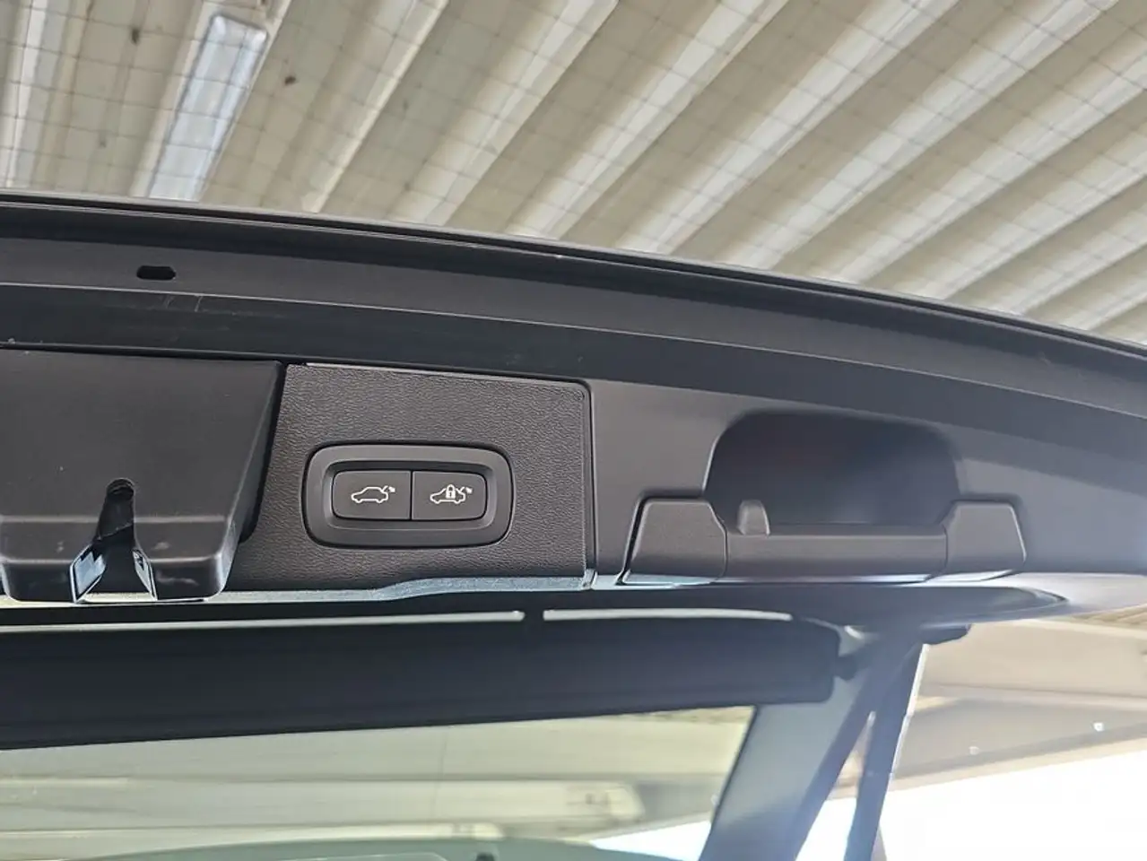 Volvo XC60 XC60 B5 B AWD Core — Vehicle gallery 17