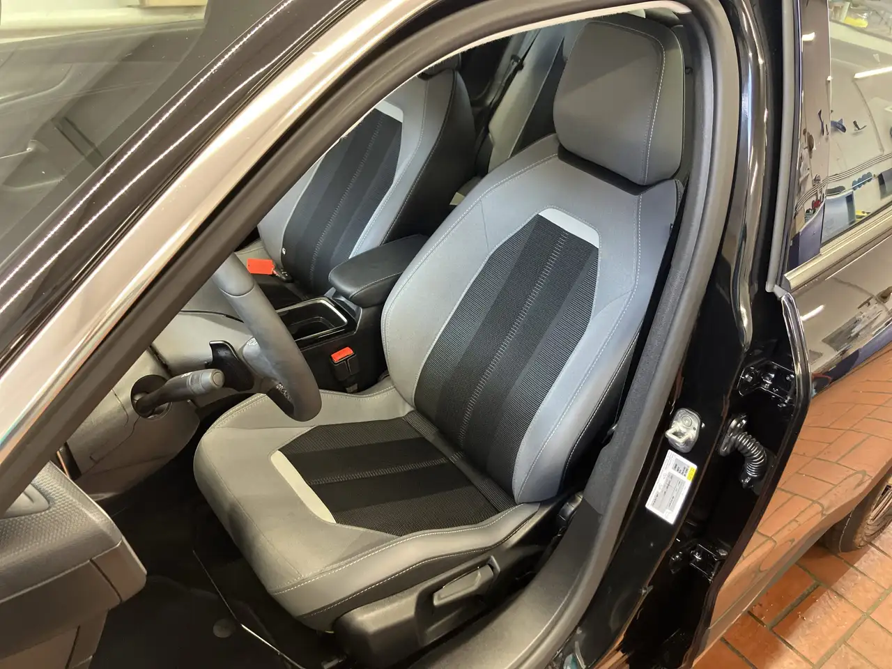 Opel Mokka 1.2 Turbo Elegance LED+WinterPaket+Kamera — Galería del vehículo 8