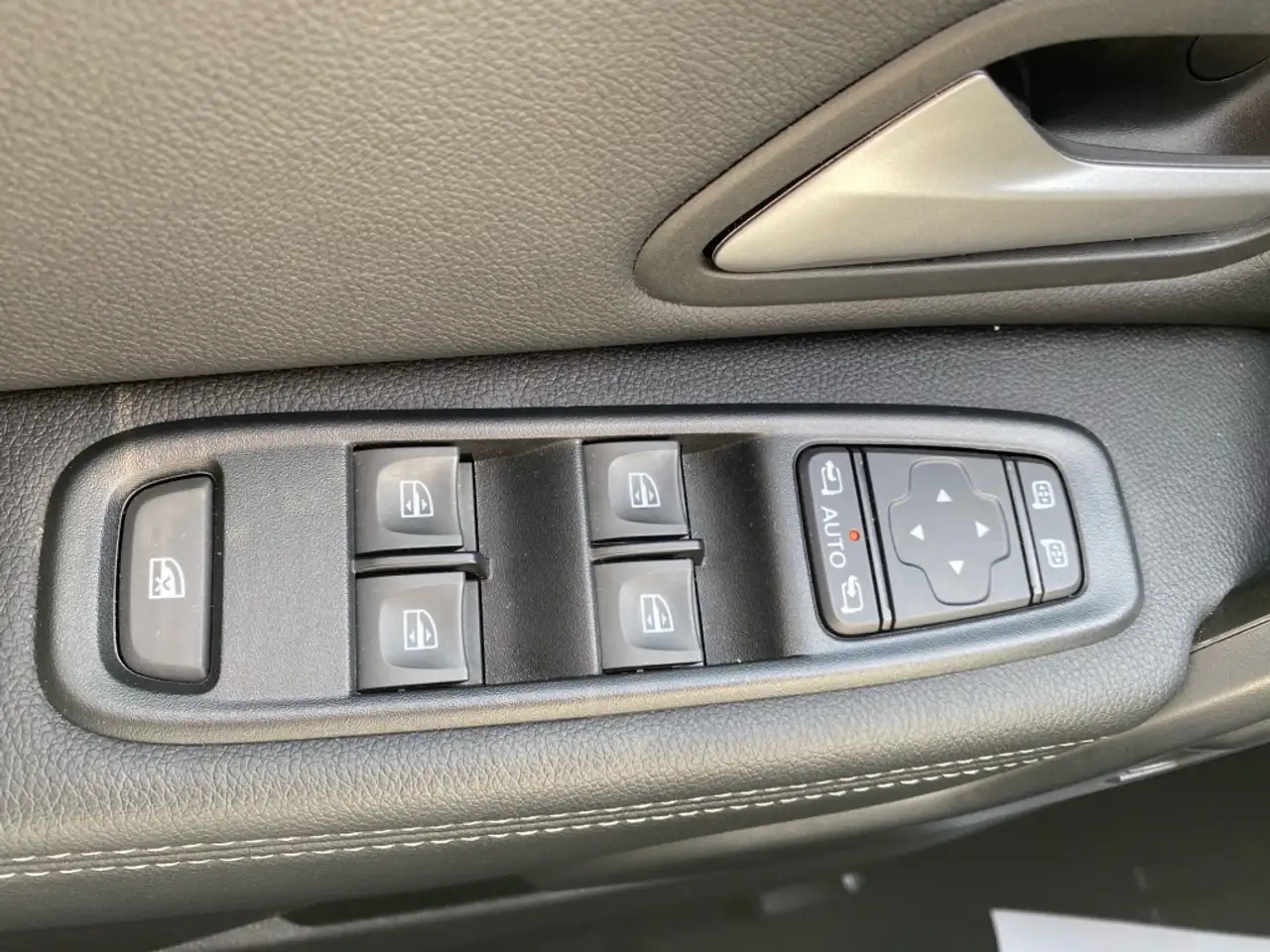 Dacia Duster 1.3 TCe Journey Go EDC 4x2 110kW — Vehicle gallery 11