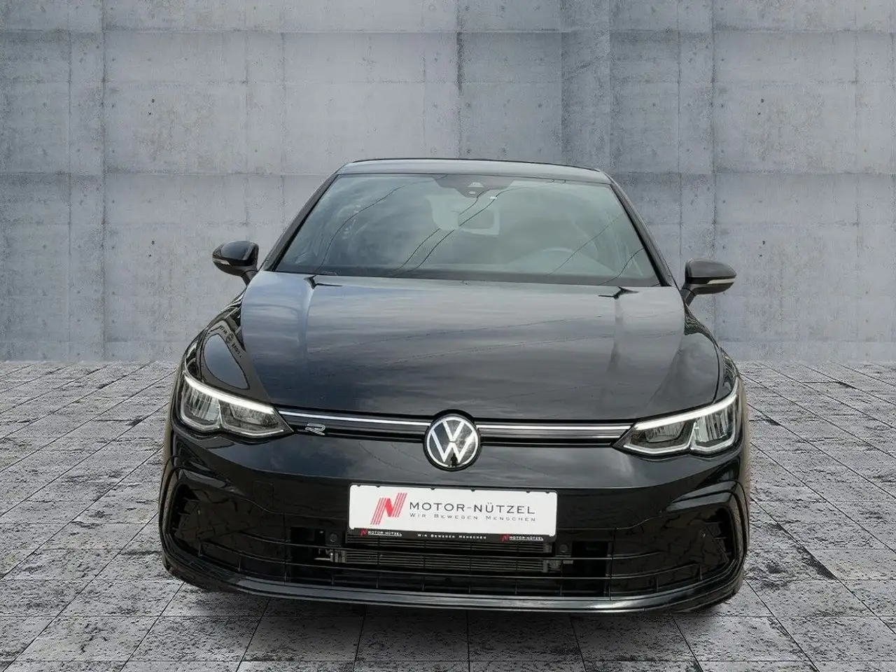 Volkswagen Golf VIII 1.5 eTSI DSG R-LINE LED+NAVI+ACC+SHZ — Galerie du véhicule 3