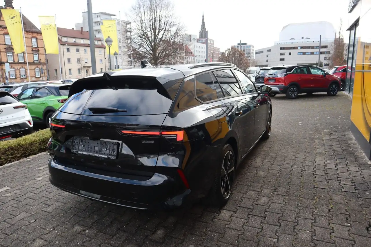 Opel Astra Sports Tourer 1.2T DCT6 48V GS Matrix — Galería del vehículo 3