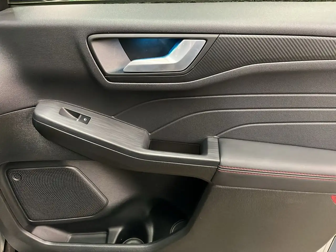 Ford Kuga 2.5 Duratec FHEV ST-LINE X — Galerie du véhicule 20