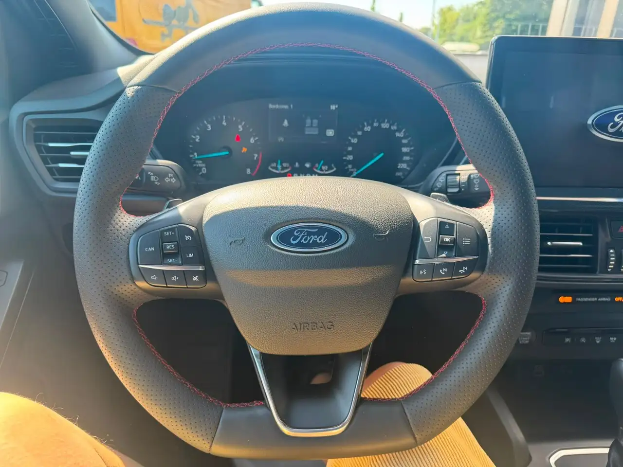 Ford Focus Turnier ST-Line AUTOMATIK*PANO*AHK*LED — معرض صور السيارة 11