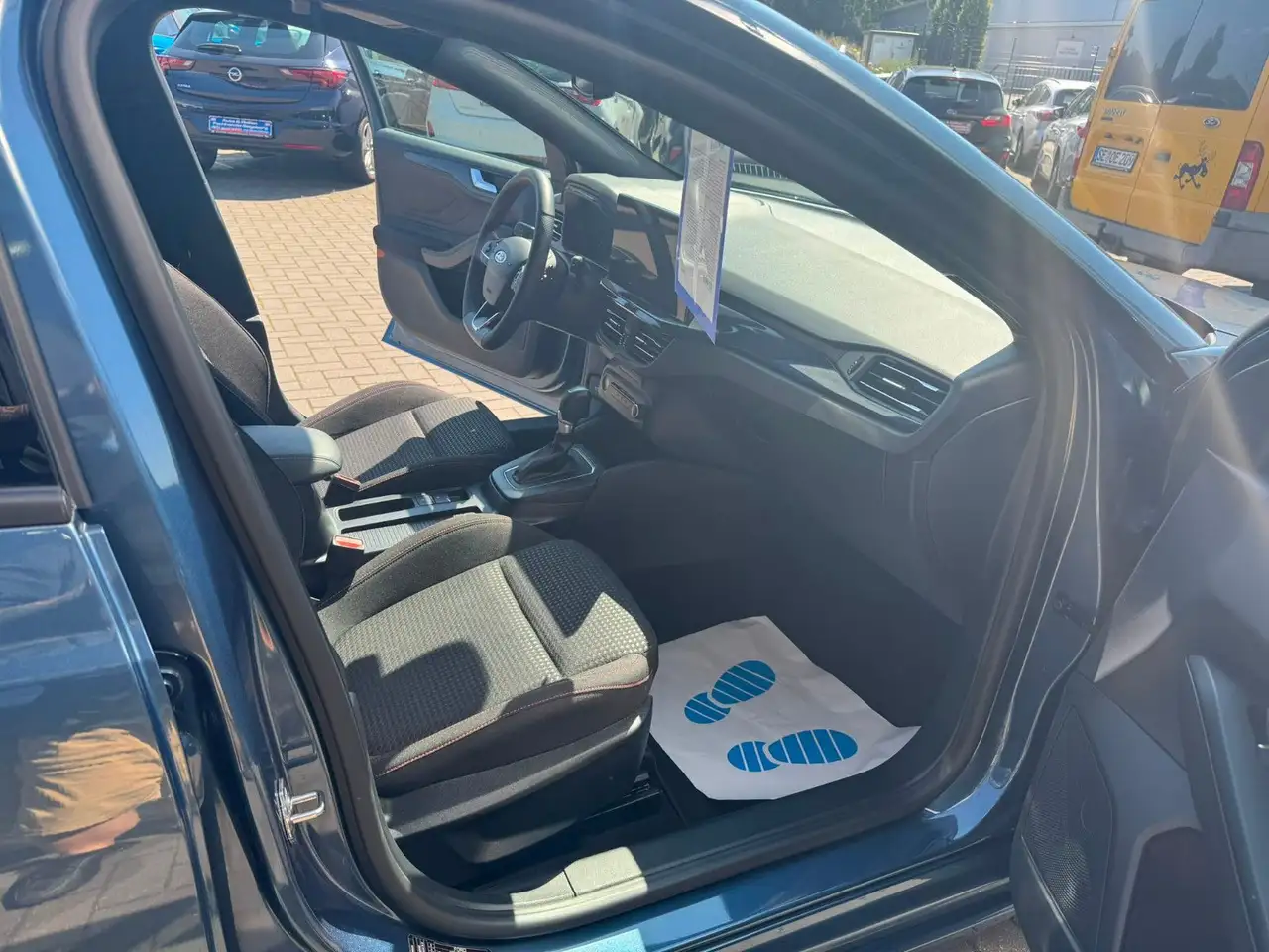 Ford Focus Turnier ST-Line AUTOMATIK*PANO*AHK*LED — معرض صور السيارة 20