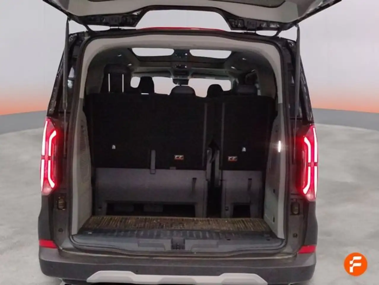 Ford Tourneo Custom 2.0 EcoBlue Active 150 — Galería del vehículo 24