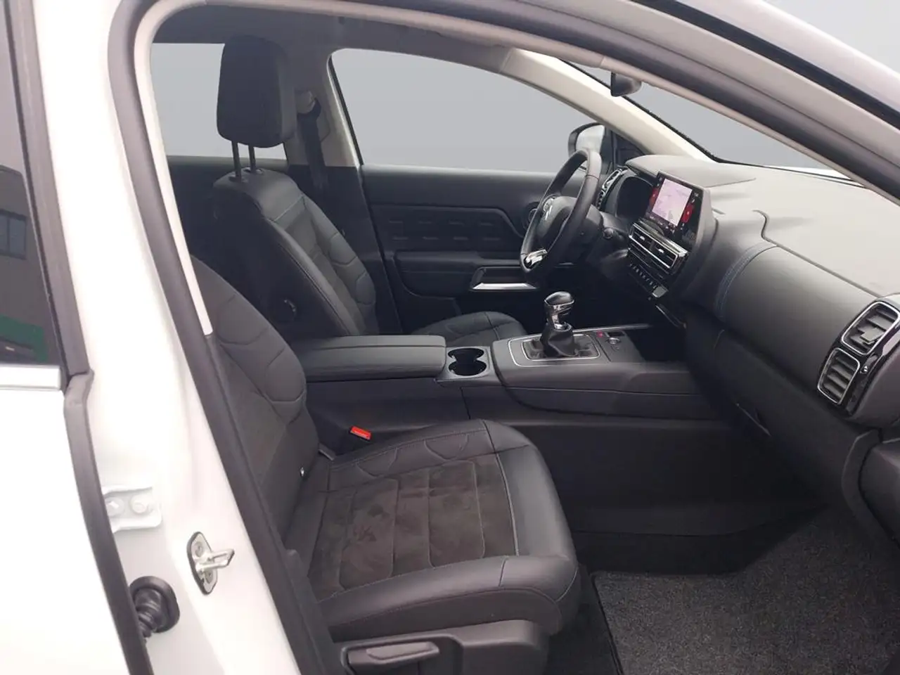Citroen C5 Aircross PureTech 130 Plus — Vehicle gallery 11