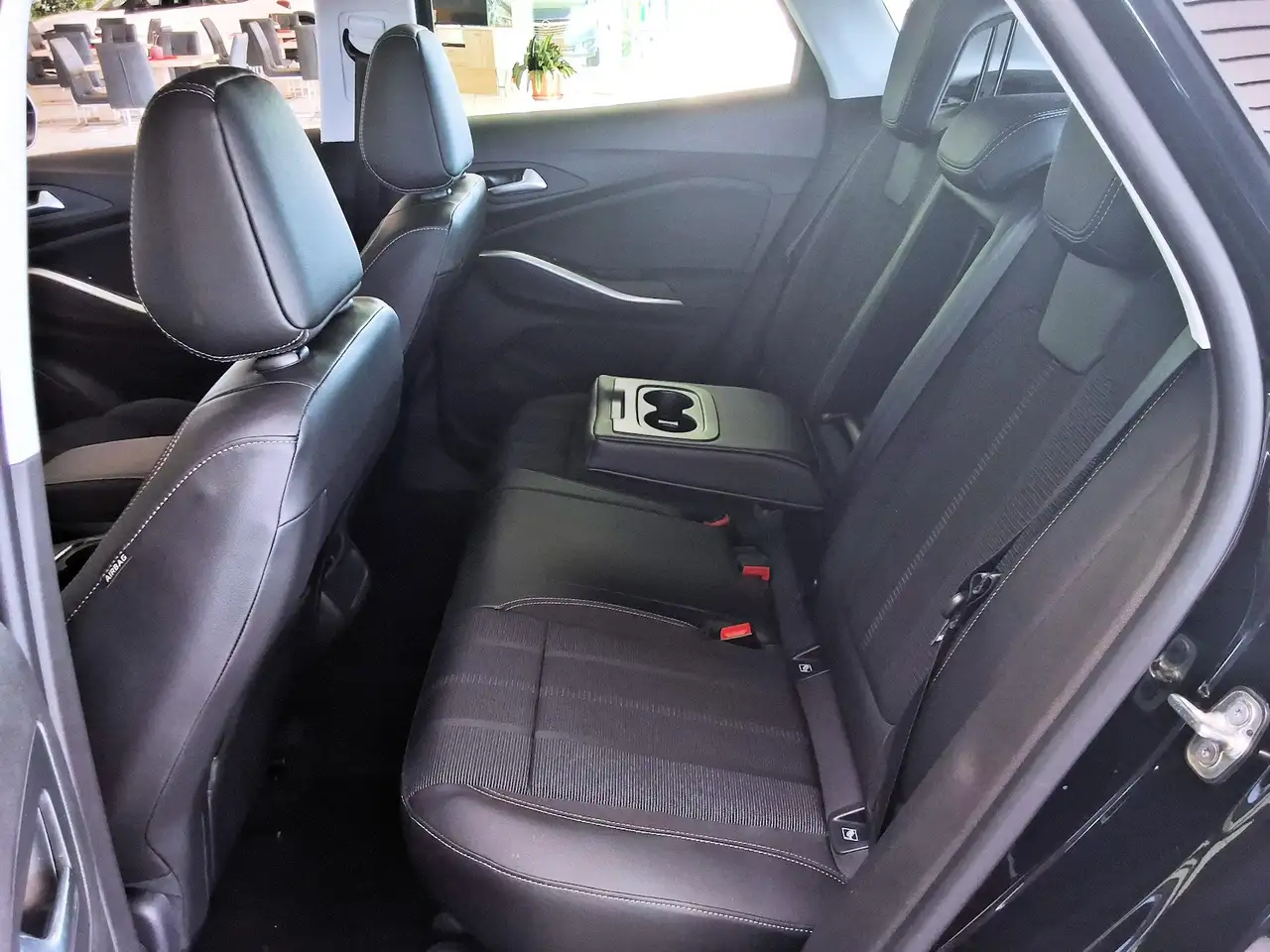 Opel Grandland 1.2 GS AT8 Matrixlicht,el.Heckklappe,360°Kamera — معرض صور السيارة 11
