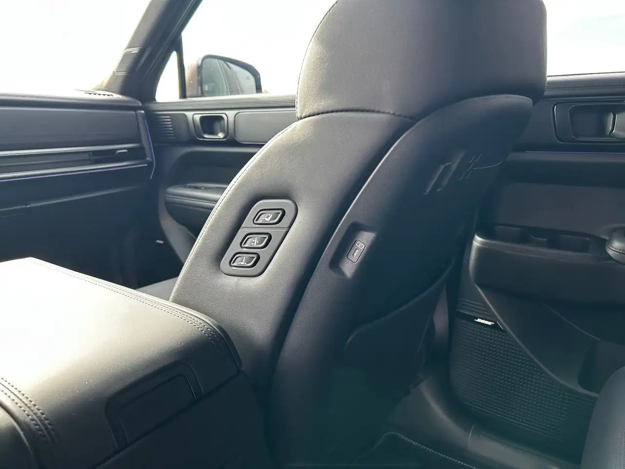 Hyundai SANTA FE 1.6 T-GDI Hybrid 158 kW 4WD Blackline — Galerie du véhicule 14