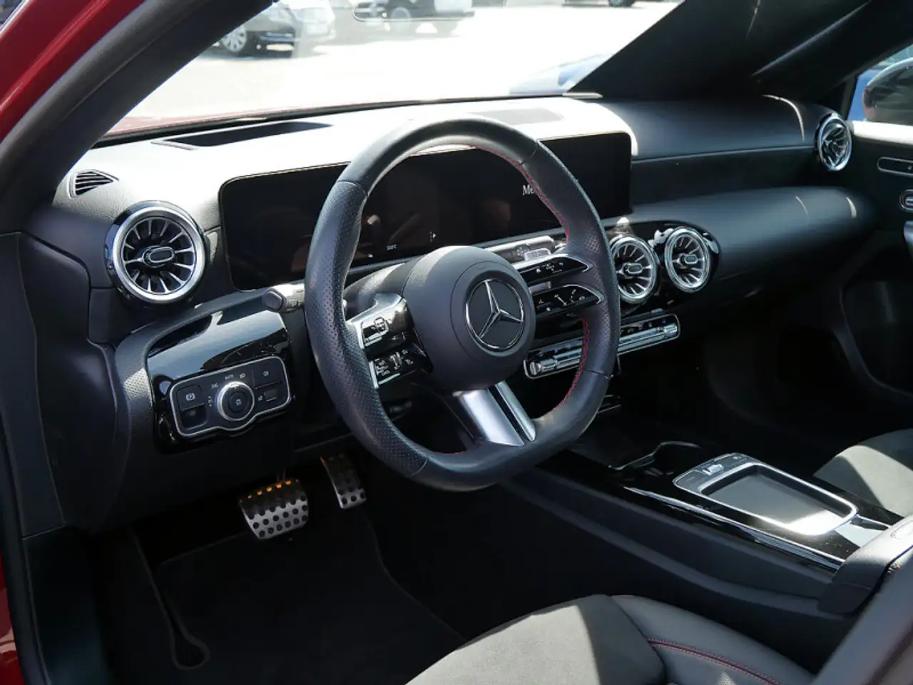 Mercedes-Benz A 250 e Limousine AMG NIGHT MEMO MULTI 360 AHK — Galería del vehículo 13