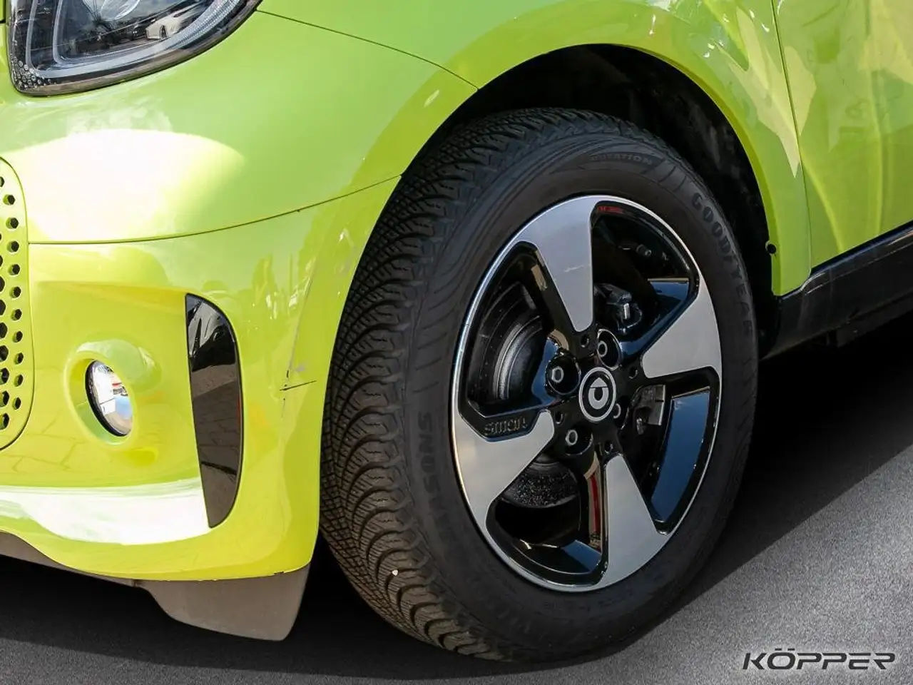 smart forTwo fortwo EQ Exclusive Lime Green LAST ONE — Galería del vehículo 3