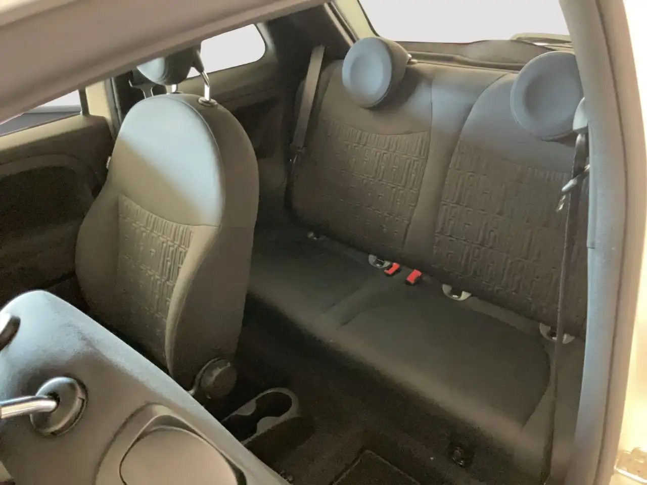 Fiat 500 1.0 Hybrid — معرض صور السيارة 10