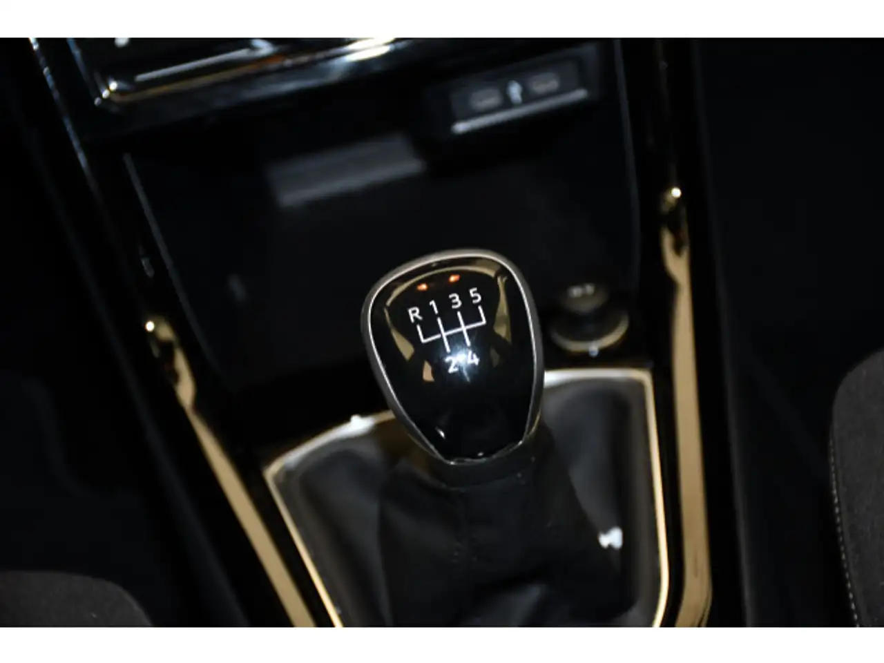 Volkswagen T-Cross 1.0 TSI Life Kamera/Sitzhzg/Einparkhi v+ — Vehicle gallery 7
