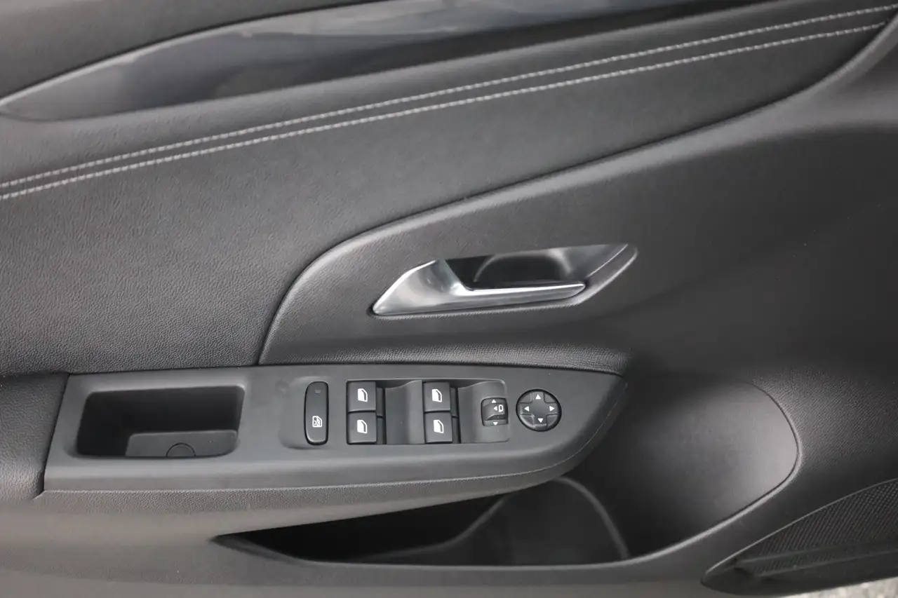 Opel Corsa F 1.2 GS EAT8 LED Navi Sitzheizung 360° — معرض صور السيارة 22