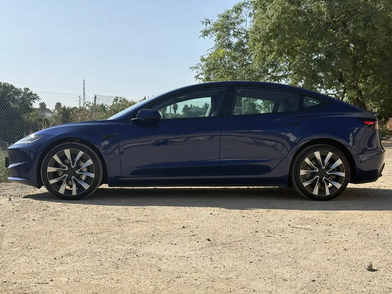 Tesla Model 3 Model 3 Standard Range Premium RWD Premium — معرض صور السيارة 3