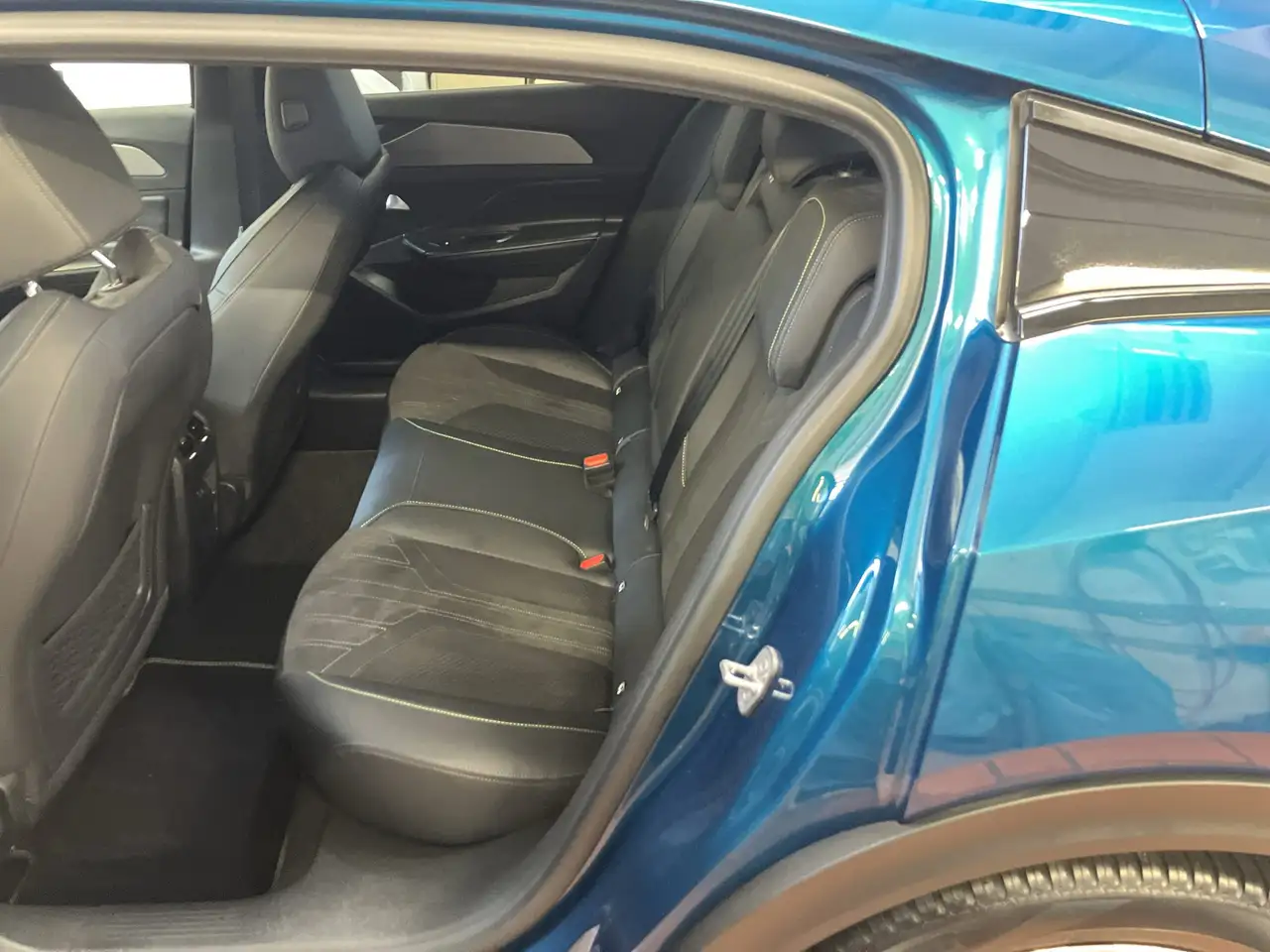 Peugeot 408 1.2 130 PureTech GT ACC+Alcantara+LED+Navi — Galerie du véhicule 16