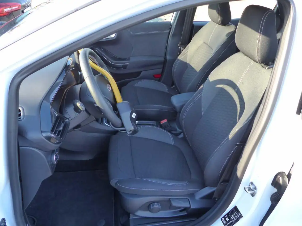 Ford Puma 1.0 EcoBoost MHEV TITANIUM iACC,Kamera,Navi — Galerie du véhicule 6