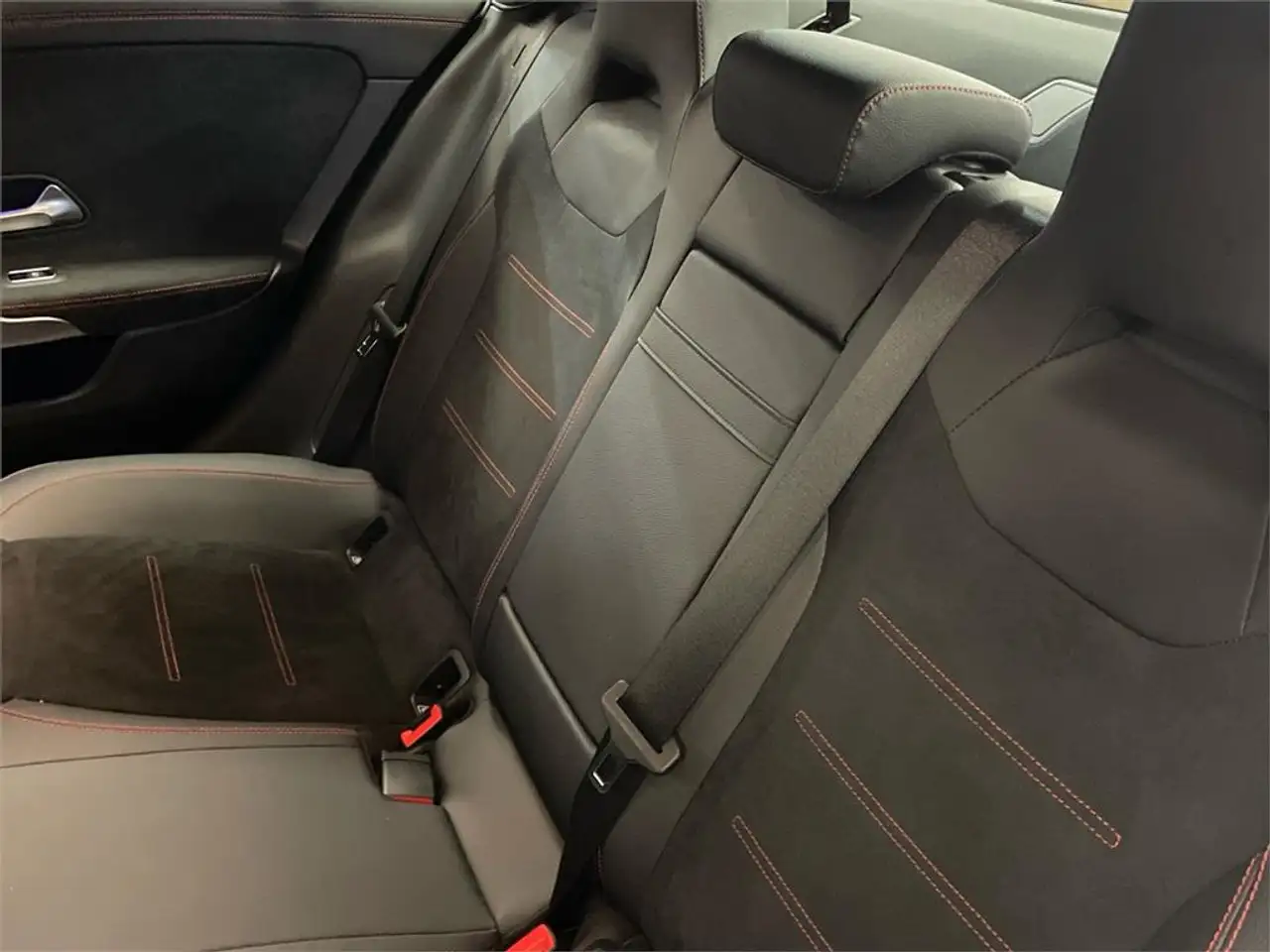 Mercedes-Benz CLA 220 D DCT — معرض صور السيارة 11