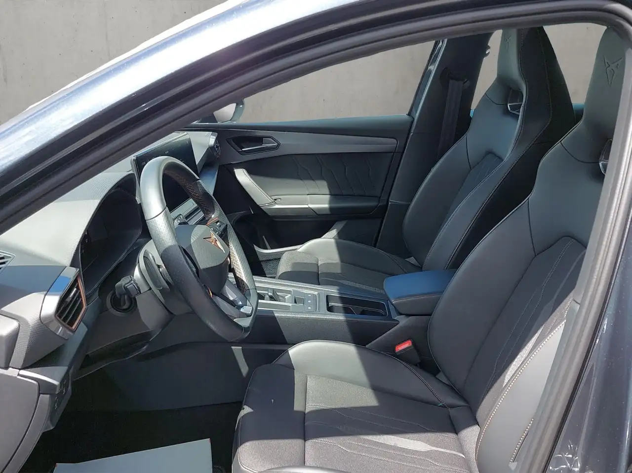 CUPRA Leon Cupra Leon Sportstourer VZ 2.0 TSI, Automatik, N — Galería del vehículo 9